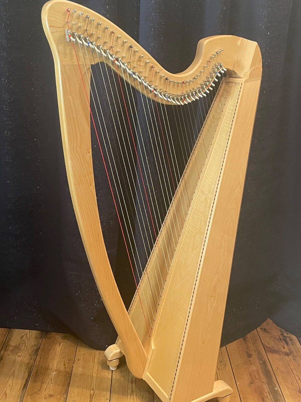 Heritage Julia lever harp